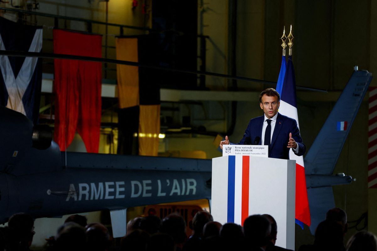 Macron adverteix que la dissuasió nuclear francesa té «una dimensió europea» Macron adverteix que la dissuasió nuclear francesa té «una dimensió europea»