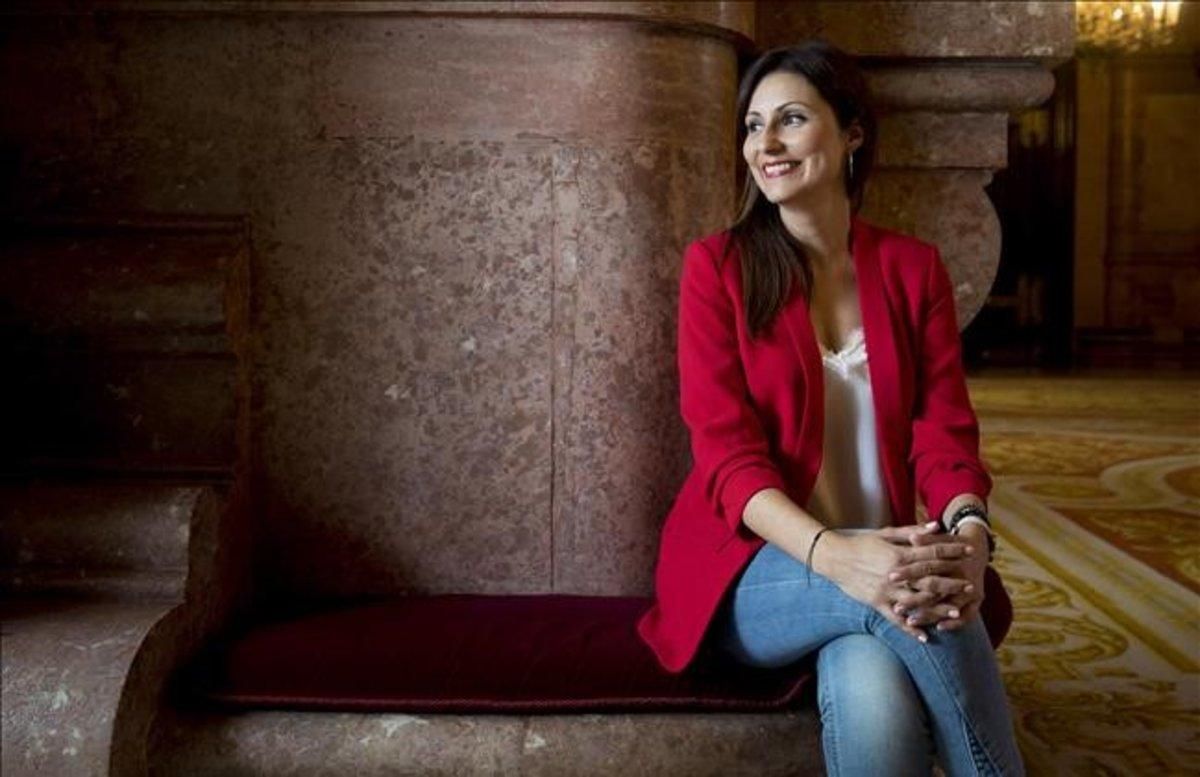 La líder de Cs, Lorena Roldán, en los pasillos del Parlament, en una fotografía de archivo tomada antes de la pandemia. La líder de Cs, Lorena Roldán, en los pasillos del Parlament, en una fotografía de archivo tomada antes de la pandemia.