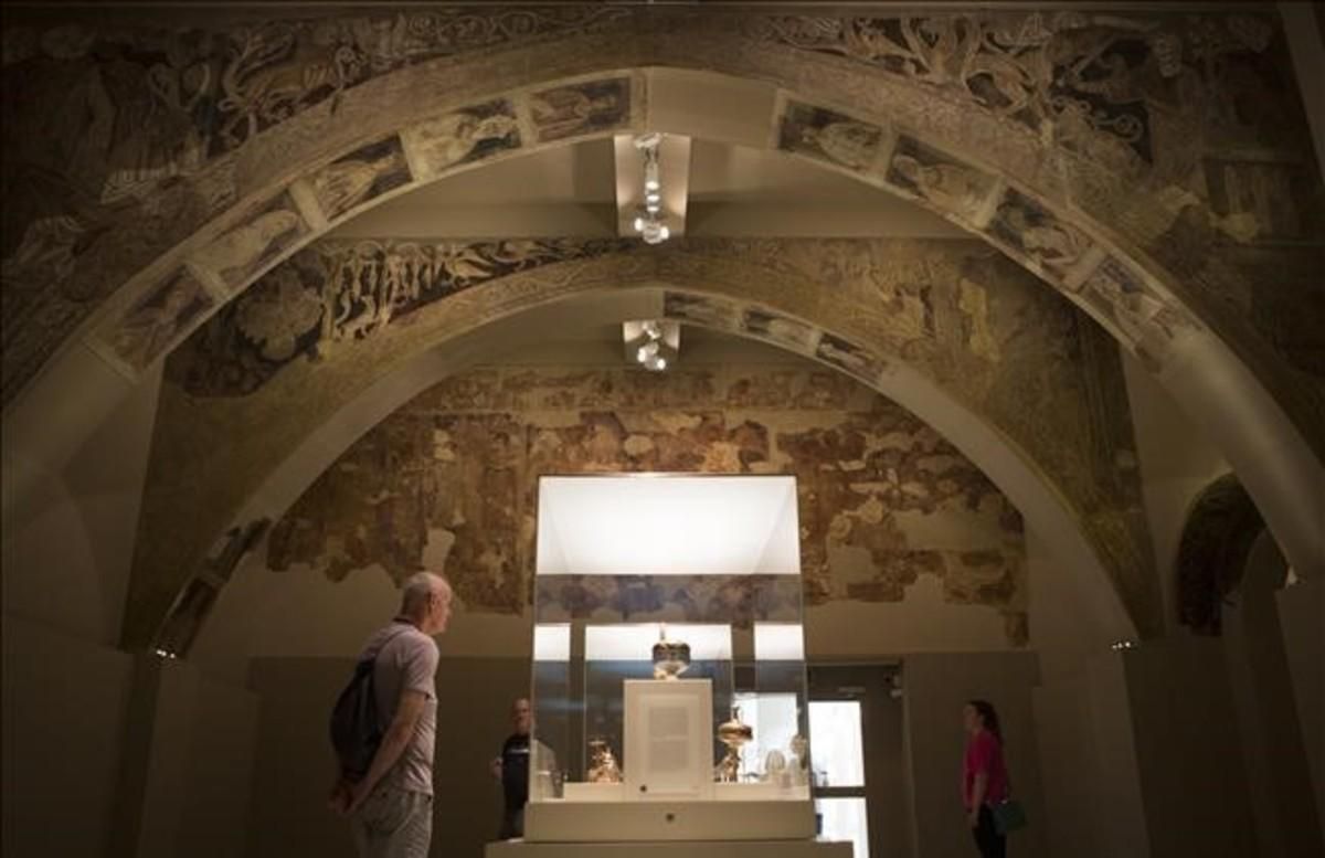 La sala del Museu Nacional donde se exponen las pinturas murales de la sala capitular del monasterio de Sijena salvadas por Josep Gudiol. La sala del Museu Nacional donde se exponen las pinturas murales de la sala capitular del monasterio de Sijena salvadas por Josep Gudiol.