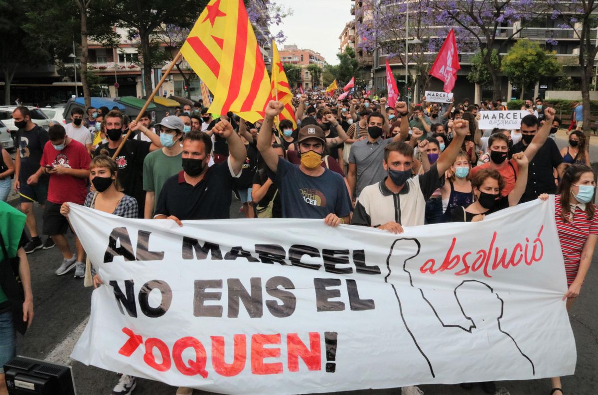 El frente de la manifestación en Badalona de apoyo a Marcel Vivet. El frente de la manifestación en Badalona de apoyo a Marcel Vivet.