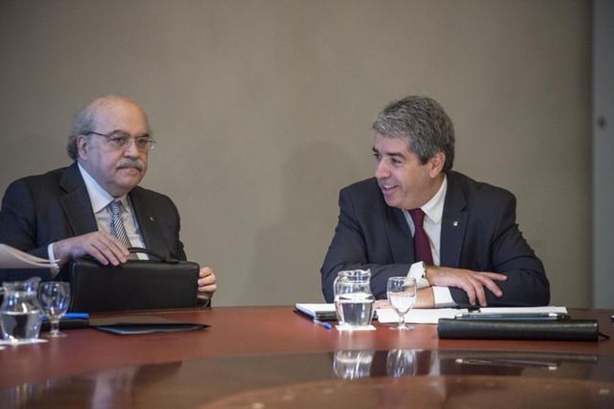 Francesc Homs (derecha), junto al ’conseller’ de Economia, Andreu Mas-Colell, durante una reunión del Govern. Francesc Homs (derecha), junto al ’conseller’ de Economia, Andreu Mas-Colell, durante una reunión del Govern.