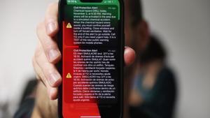 Mensajes de alerta recibidos en un móvil durante un simulacro de accidente químico.