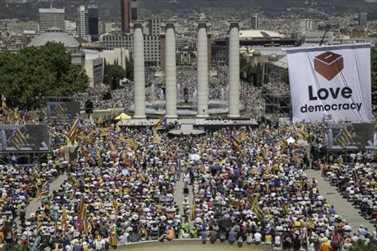 Acto por el referéndum, en Barcelona, el 11 de junio.