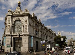 Archivo - Fachada del edificio del Banco de España situada en la confluencia del Paseo del Prado y la madrileña calle de Alcalá.