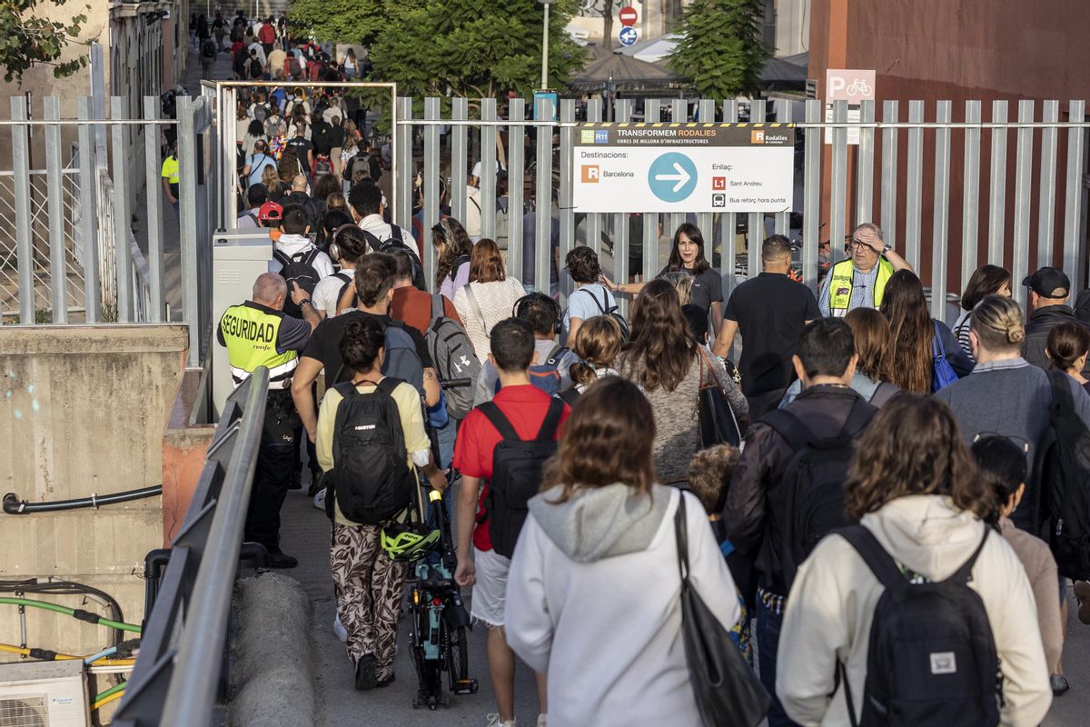 El tall de trens a la Sagrera causa un boom col·lateral al metro de Sant Andreu El tall de trens a la Sagrera causa un boom col·lateral al metro de Sant Andreu