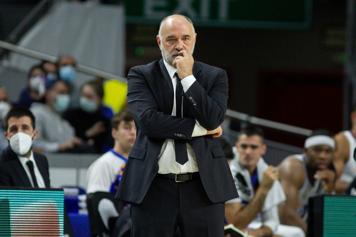 Pablo Laso pensativo durante un partido con el Real Madrid Pablo Laso pensativo durante un partido con el Real Madrid