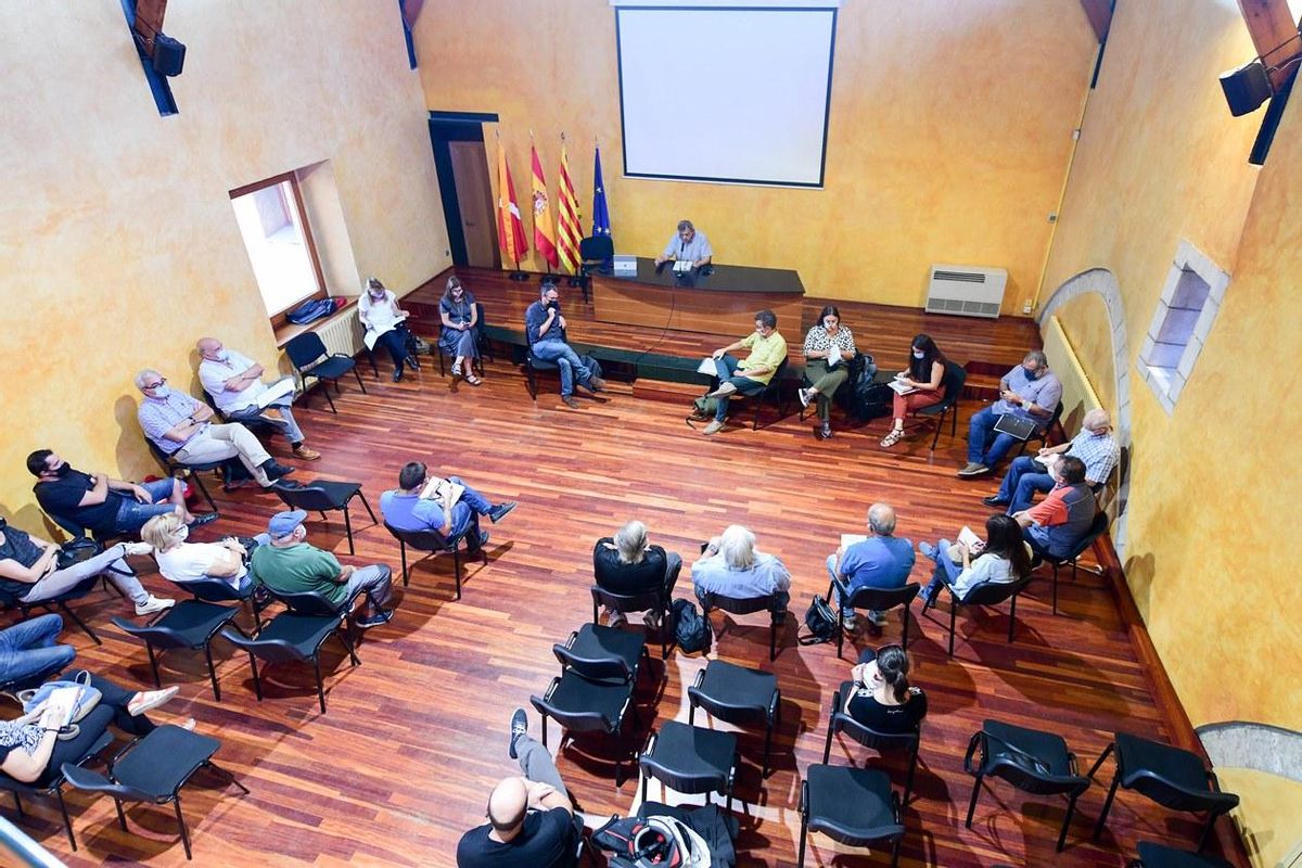 Reunión de la Mesa de Seguimiento de los Vertederos este pasado lunes 27 de septiembre Reunión de la Mesa de Seguimiento de los Vertederos este pasado lunes 27 de septiembre