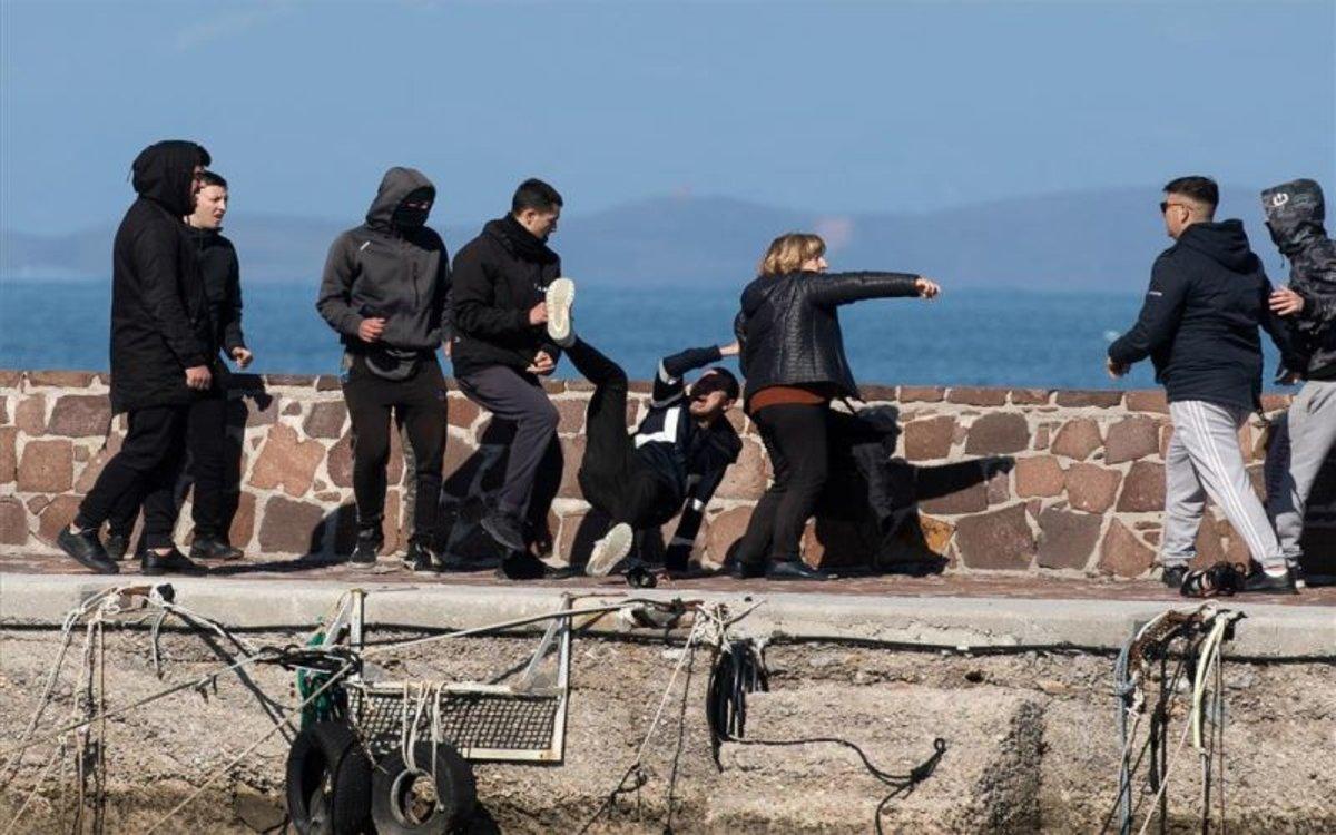 Actos violentos en desembarco de inmigrantes en Grecia.