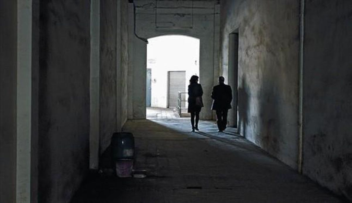 Aspecto abandonado de la nave central del recinto fabril de Can Batlló, que ha quedado fuera del acuerdo entre el ayuntamiento y la propiedad. Aspecto abandonado de la nave central del recinto fabril de Can Batlló, que ha quedado fuera del acuerdo entre el ayuntamiento y la propiedad.