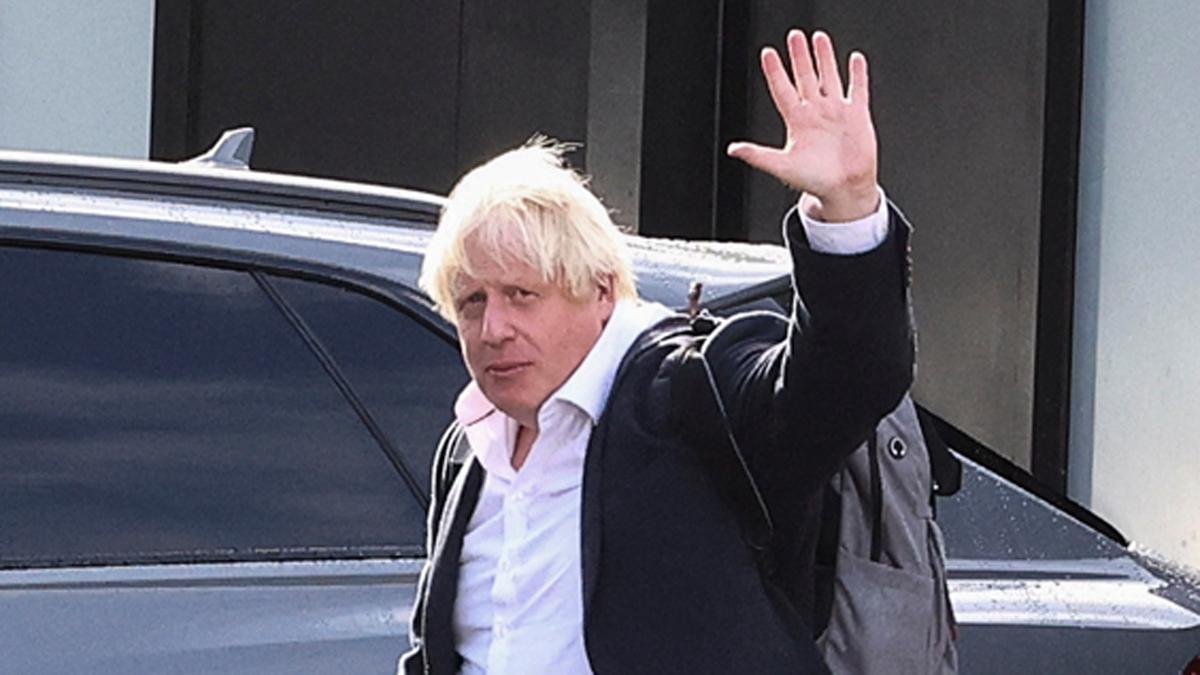 Boris Johnson, a su llegada al aeropuerto de Gatwick, cerca de Londres.