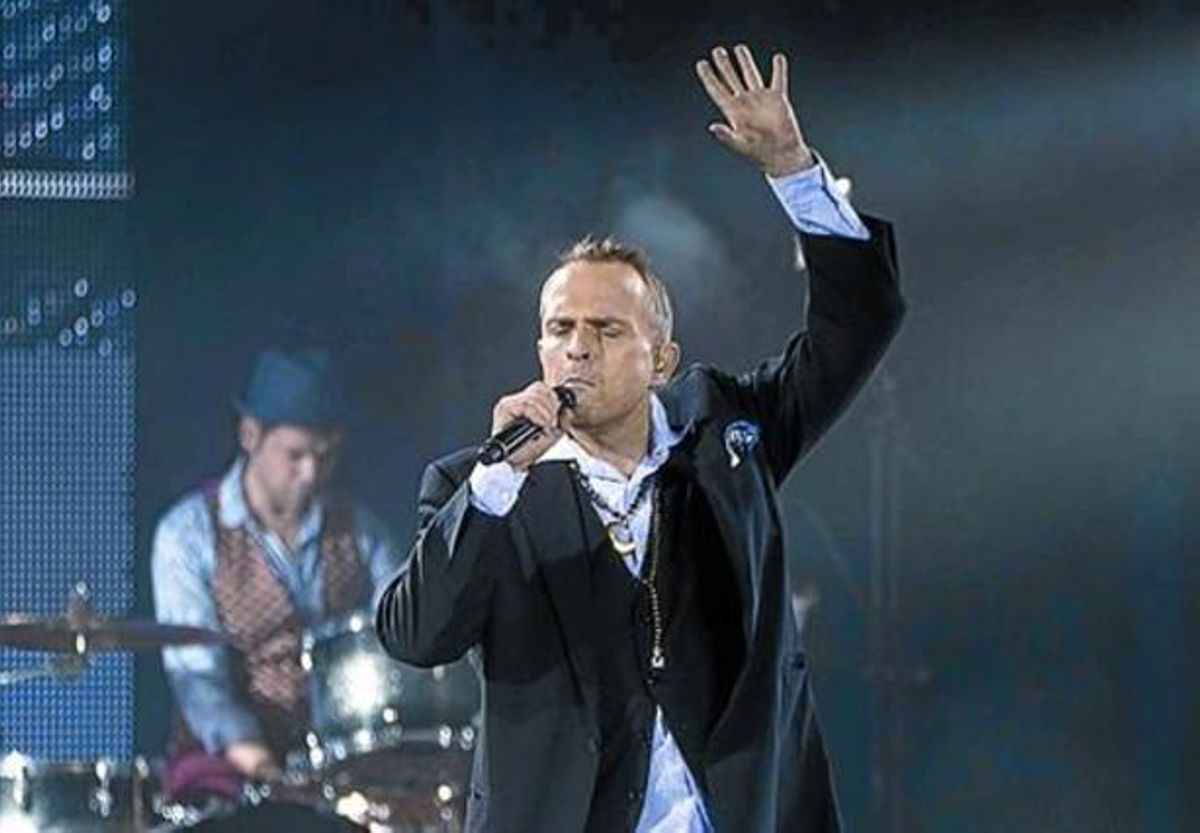 Miguel Bosé, el pasado domingo, con ’Papitwo’ en Peralada. Miguel Bosé, el pasado domingo, con ’Papitwo’ en Peralada.