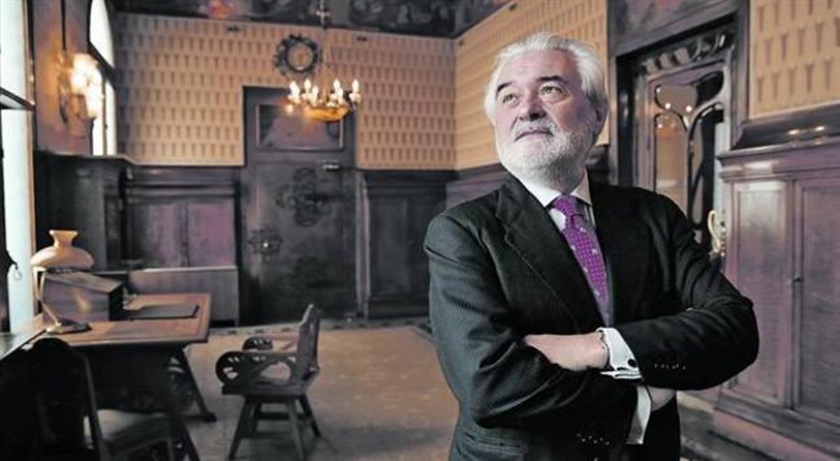 El director de la RAE, Darío Villanueva, en los salones del Cercle del Liceu. El director de la RAE, Darío Villanueva, en los salones del Cercle del Liceu.