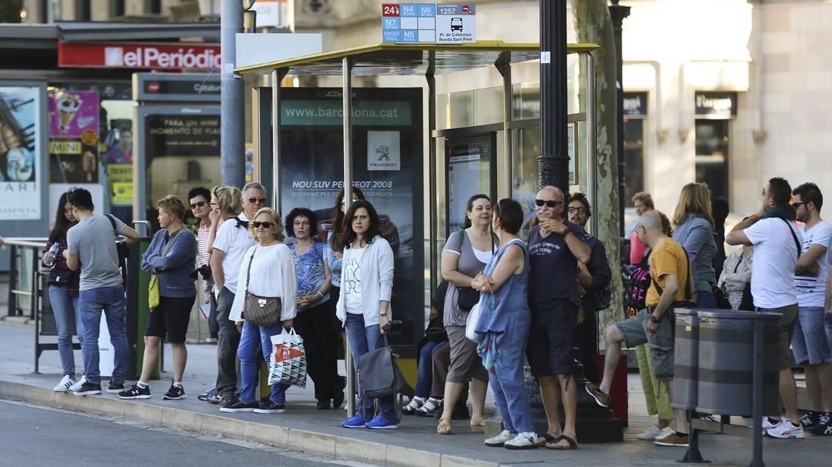Parada de bus de plaza de Catalunya, durante la huelga convocada en junio dle 2016. Parada de bus de plaza de Catalunya, durante la huelga convocada en junio dle 2016.