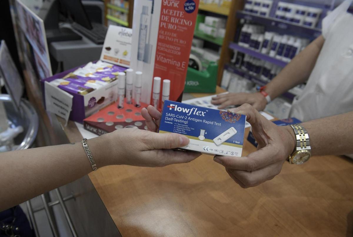 El Gobierno fijará un “precio asequible” para los test de antígenos