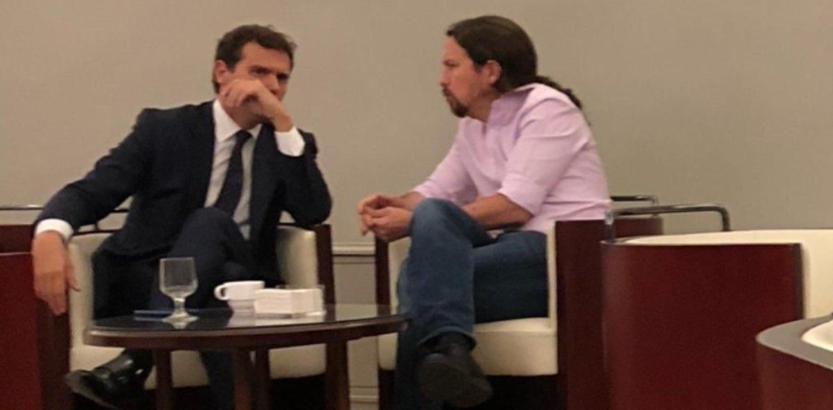 Foto de Iglesias y Rivera difundida en su cuenta de Twitter por el alcalde de Valladolid, Óscar Puente. Foto de Iglesias y Rivera difundida en su cuenta de Twitter por el alcalde de Valladolid, Óscar Puente.