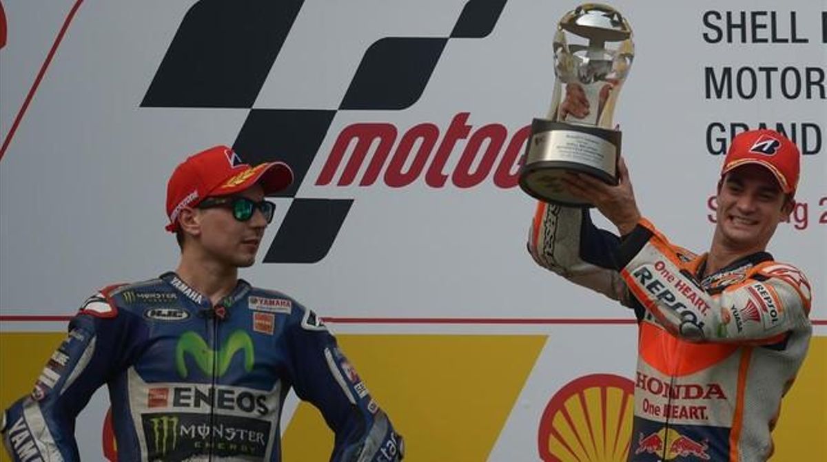 Lorenzo y Márquez en el podio de Sepang. Lorenzo y Márquez en el podio de Sepang.