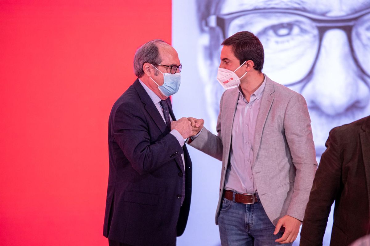 El candidato socialista a las elecciones madrileñas del 4-M, Ángel Gabilondo (i), presenta al número cuatro de la lista, Juan Lobato, hoy portavoz adjunto en la Asamblea, el pasado 26 de marzo de 2021 en Ferraz, en la precampaña de los comicios. El candidato socialista a las elecciones madrileñas del 4-M, Ángel Gabilondo (i), presenta al número cuatro de la lista, Juan Lobato, hoy portavoz adjunto en la Asamblea, el pasado 26 de marzo de 2021 en Ferraz, en la precampaña de los comicios.
