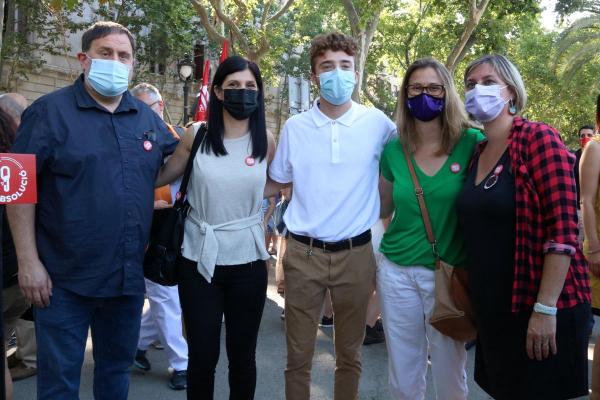 El activista Pol Serena (en el centro), acompañador de varios dirigentes de ERC. El activista Pol Serena (en el centro), acompañador de varios dirigentes de ERC.