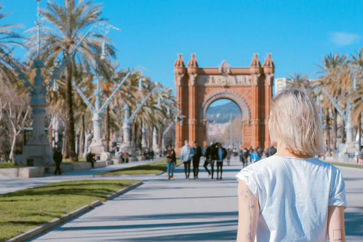 Paseantes en el centro de Barcelona Paseantes en el centro de Barcelona