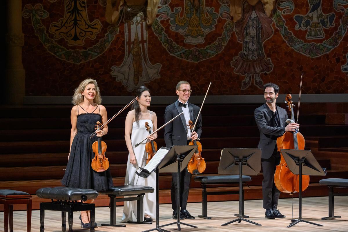 Chispas, un mar de toses y la sonrisa de Sophie Mutter en el Palau de ...