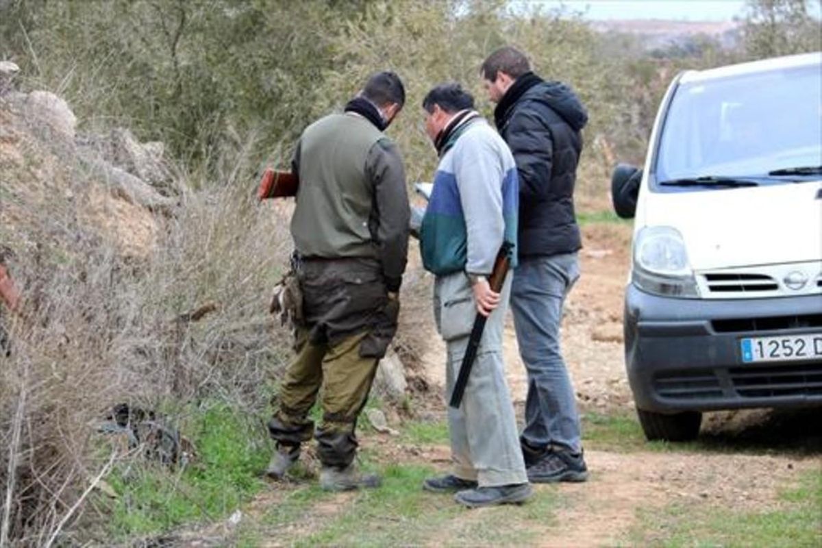 Tres cazadores, en el coto de Aspa. Tres cazadores, en el coto de Aspa.