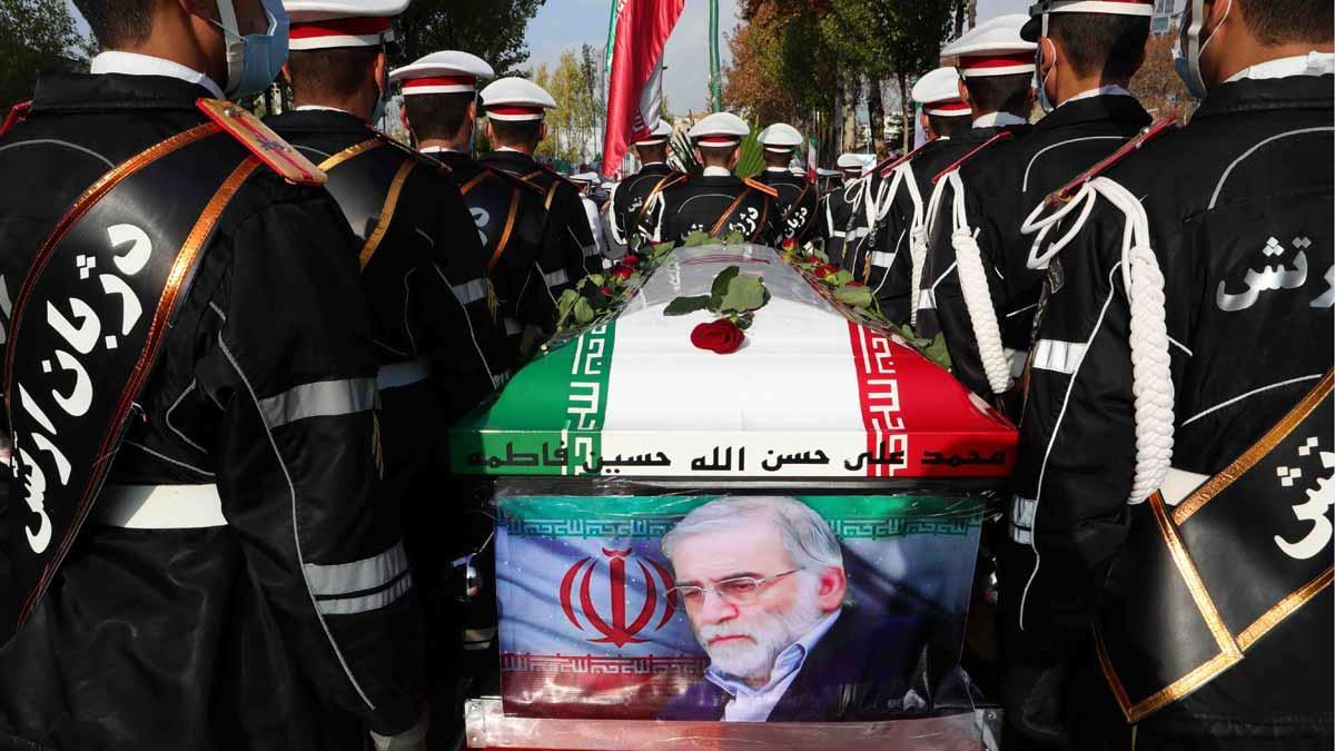 Irán clama venganza en el funeral del científico nuclear Fajrizadeh