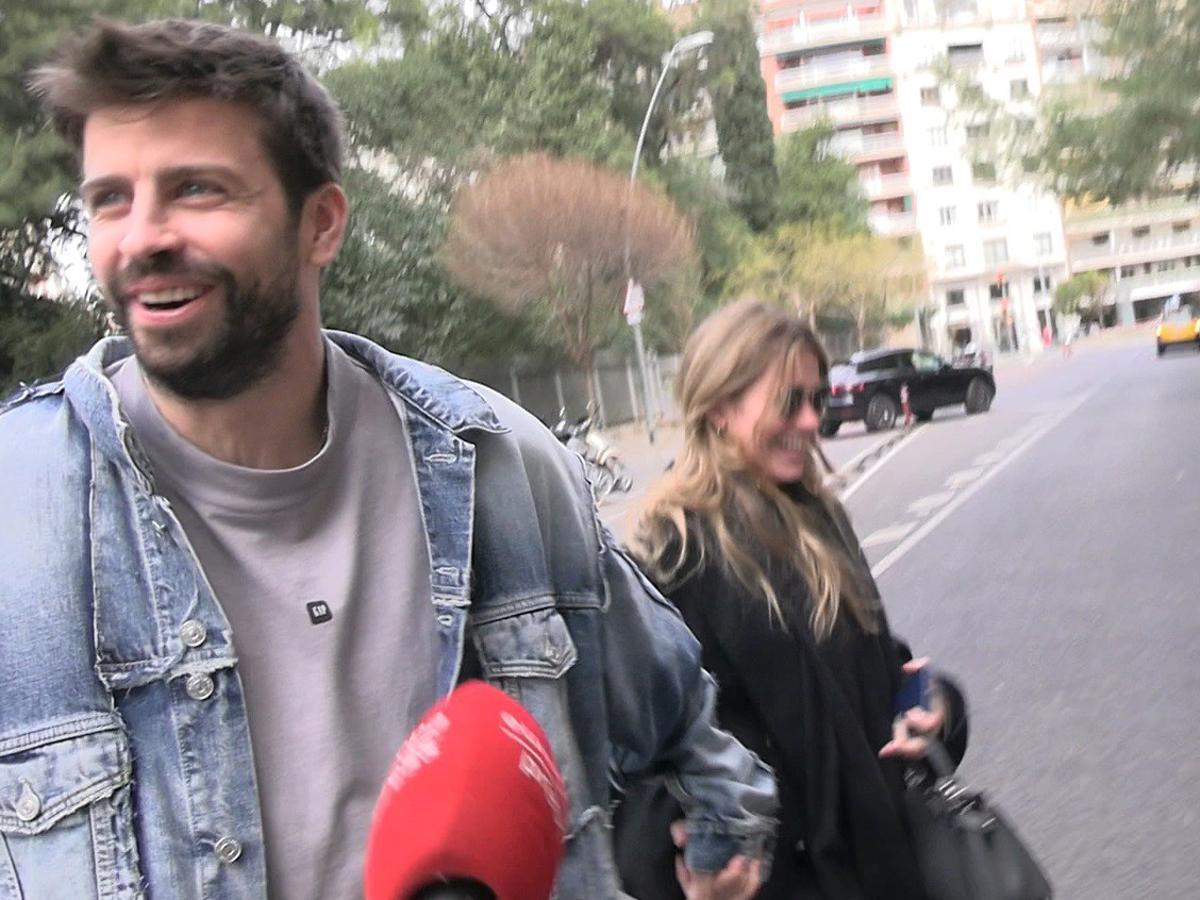 Gerard Piqué i Clara Chía, agafats pels carrers de Barcelona: així ha sigut la reacció de la parella