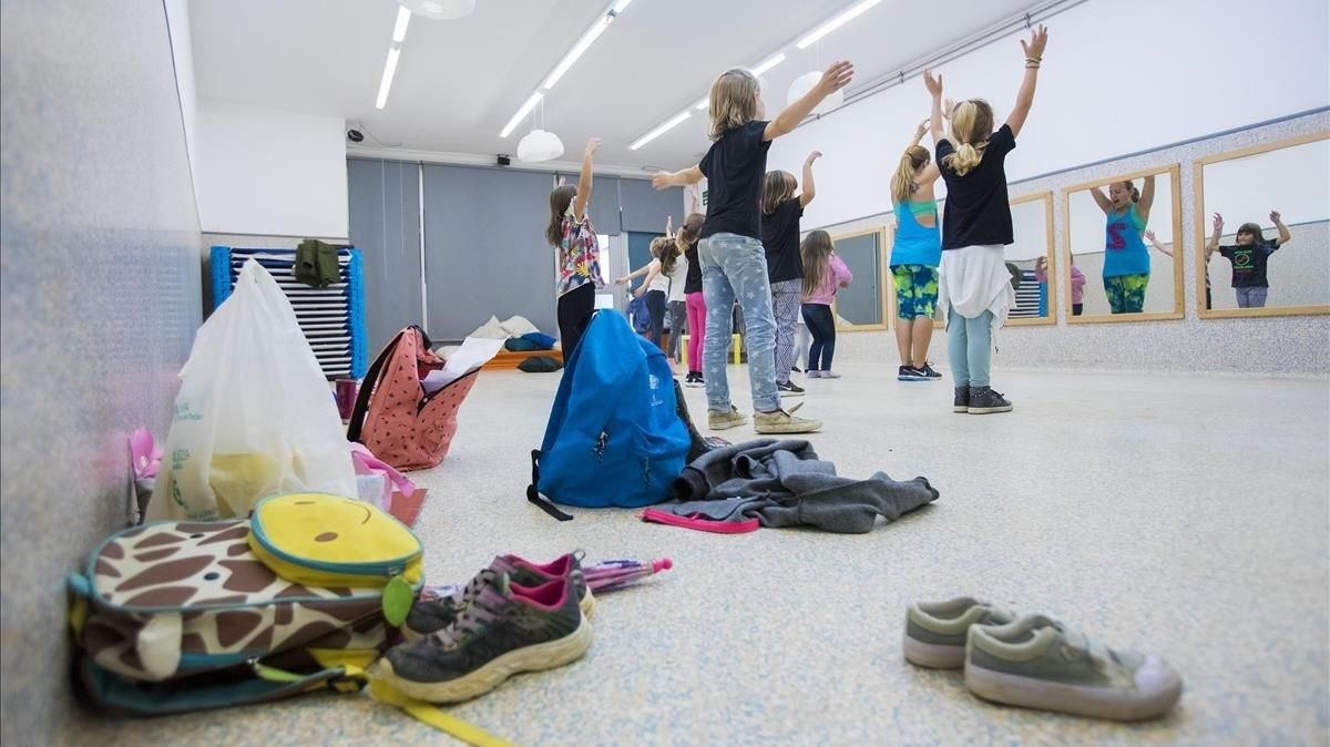 Educació avala les extraescolars malgrat el risc per als grups bombolla Educació avala les extraescolars malgrat el risc per als grups bombolla