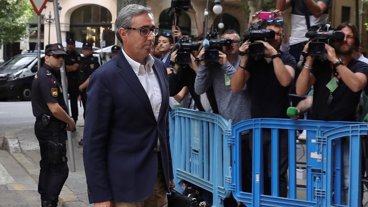 El socio de Inaki Urdangarin, Diego Torres, a su llegada a la Audiencia de Palma. El socio de Inaki Urdangarin, Diego Torres, a su llegada a la Audiencia de Palma.