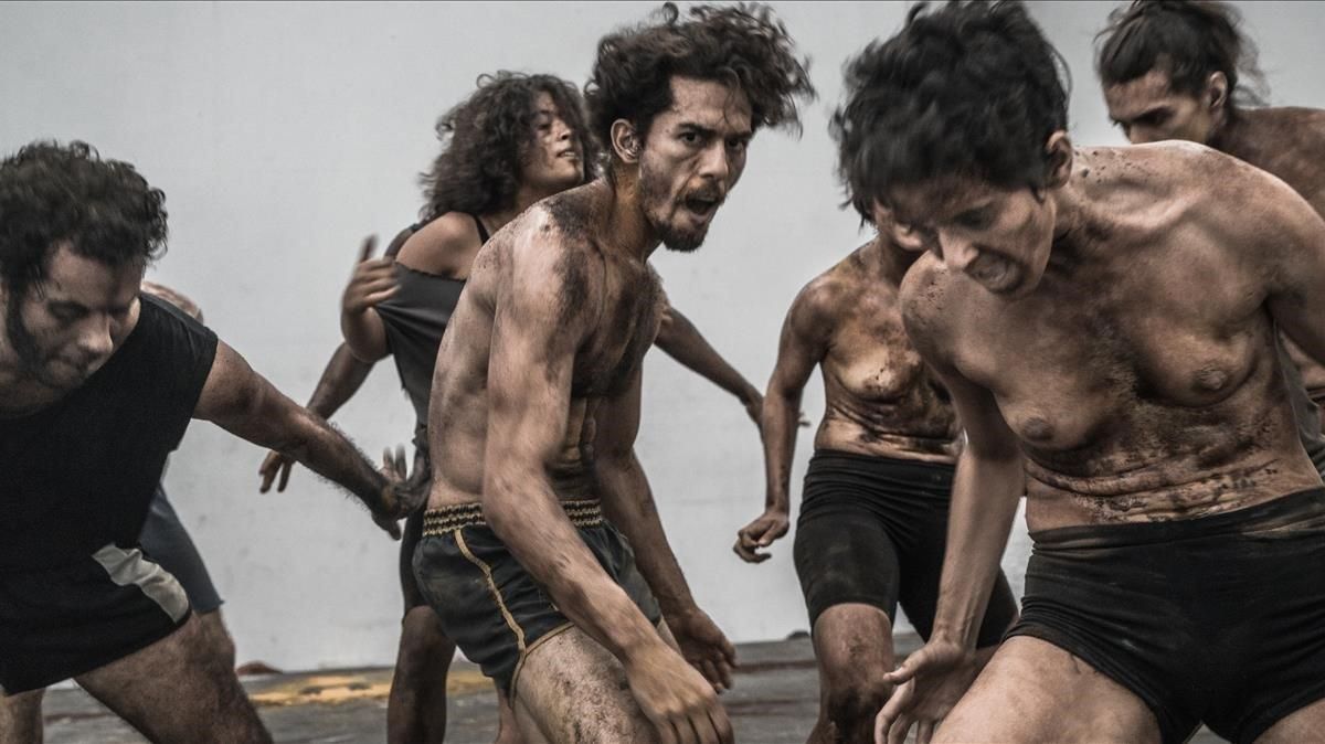 ’Furia’, de Lia Rodrigues, una de las obras que han caído de la programación tras cancelarse la constelación dedicada a la coreógrafa brasileña. ’Furia’, de Lia Rodrigues, una de las obras que han caído de la programación tras cancelarse la constelación dedicada a la coreógrafa brasileña.