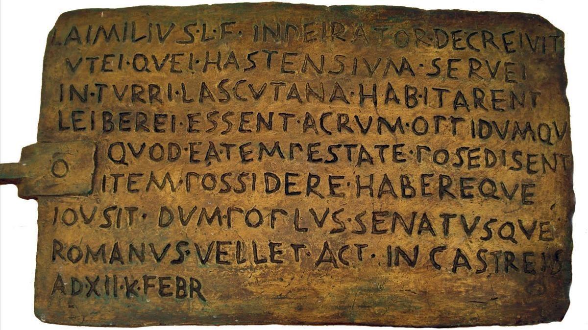 El bronce de Lascuta, la inscripción en latín más antigua conservada de España.
