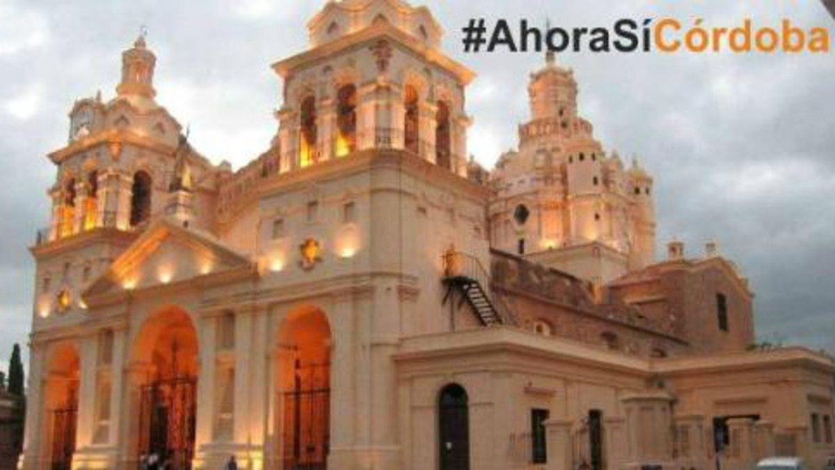 Militants de Ciutadans confonen la catedral de la Córdoba argentina amb l'andalusa