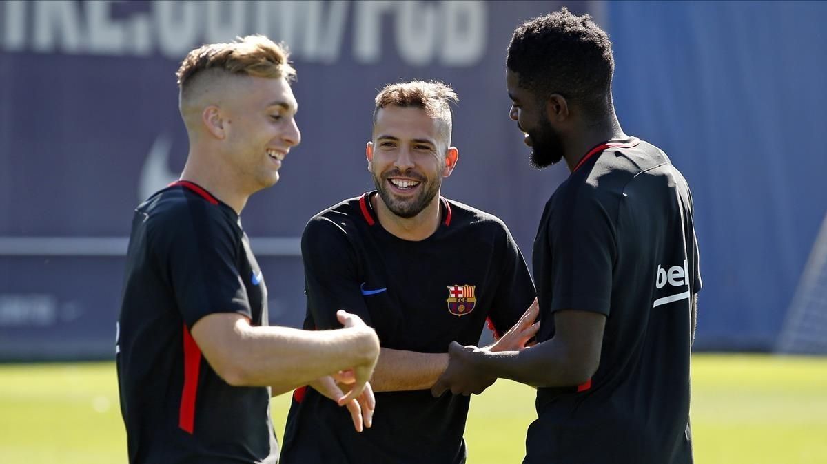 Deulofeu, Alba y Umtiti, en un entrenamiento del Barça. Deulofeu, Alba y Umtiti, en un entrenamiento del Barça.