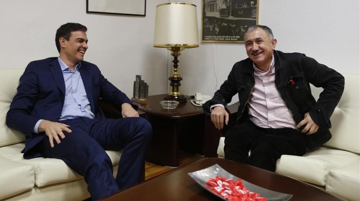El presidente del Gobierno, Pedro Sánchez, reunido con el secretario general de UGT, José María Álvarez, en una imagen de archivo. El presidente del Gobierno, Pedro Sánchez, reunido con el secretario general de UGT, José María Álvarez, en una imagen de archivo.