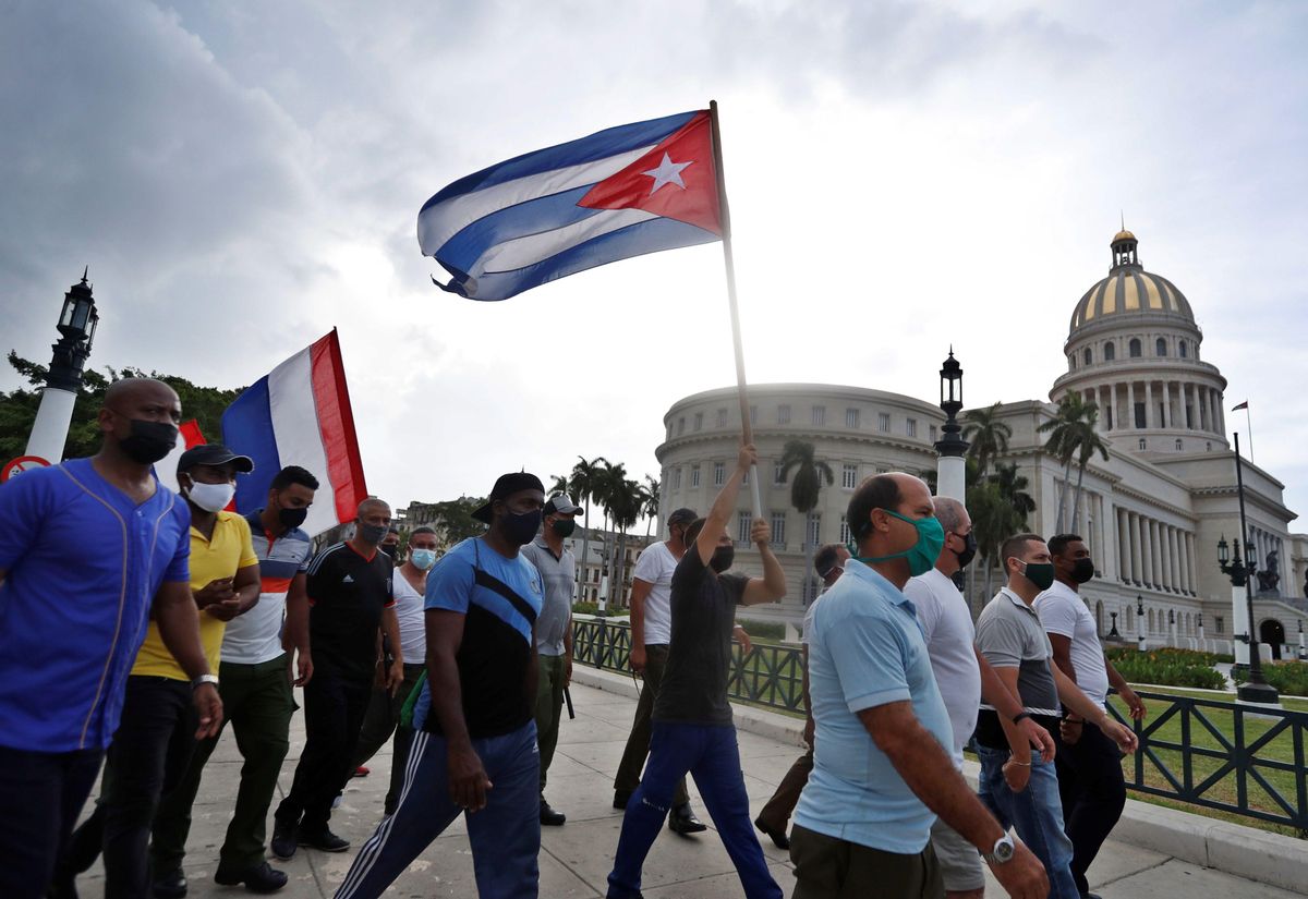 Simpatizantes del gobierno de Miguel Diaz-Canel se manifiestan frente al Capitolio, sede de la Asamblea Nacional, en La Habana. Simpatizantes del gobierno de Miguel Diaz-Canel se manifiestan frente al Capitolio, sede de la Asamblea Nacional, en La Habana.