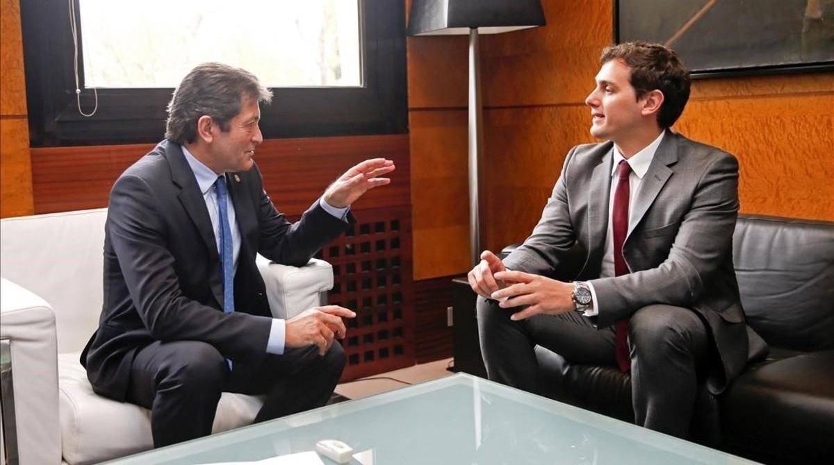 Javier Fernández y Albert Rivera, en la reunión que han mantenido este viernes en Oviedo. Javier Fernández y Albert Rivera, en la reunión que han mantenido este viernes en Oviedo.