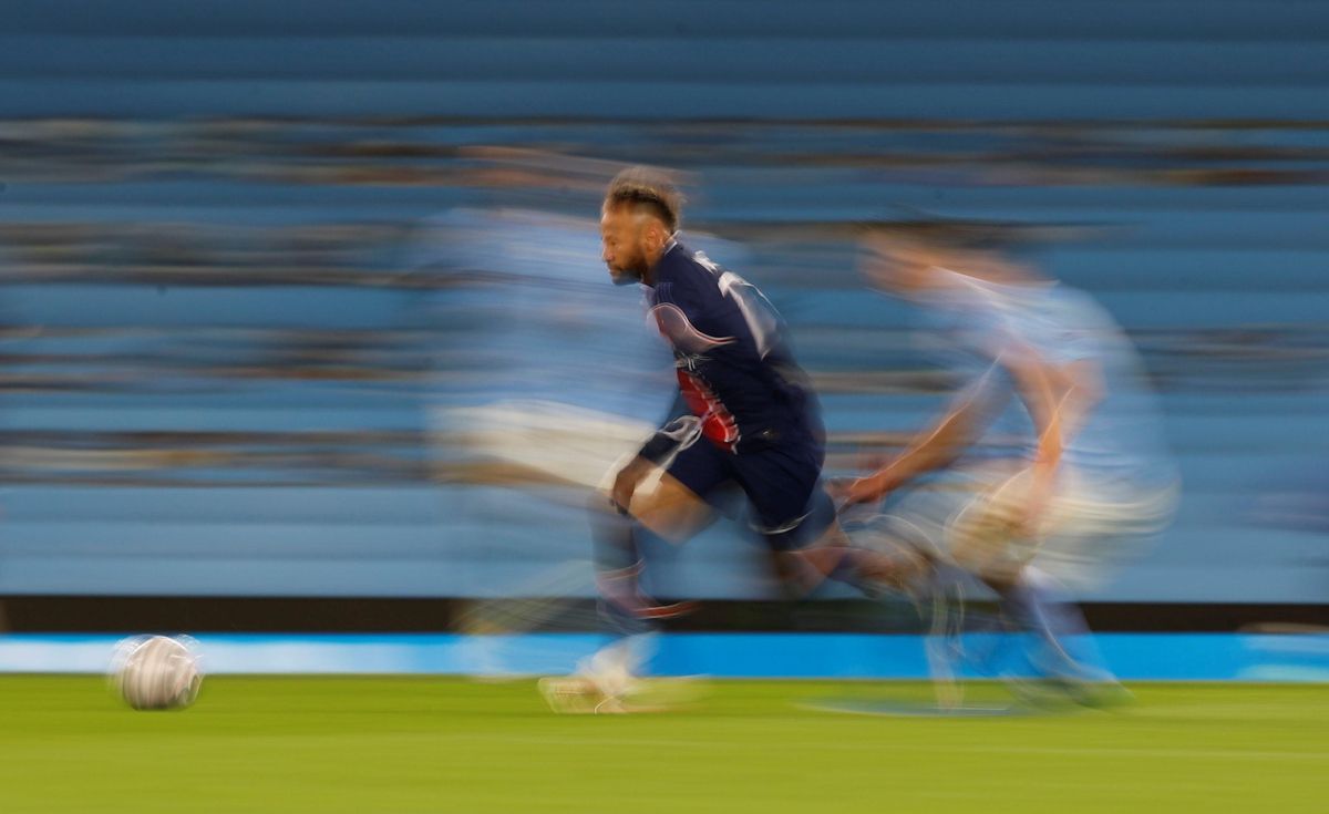 Neymar, en el duelo contra el Paris SG de la Champions en el Etihad. Neymar, en el duelo contra el Paris SG de la Champions en el Etihad.