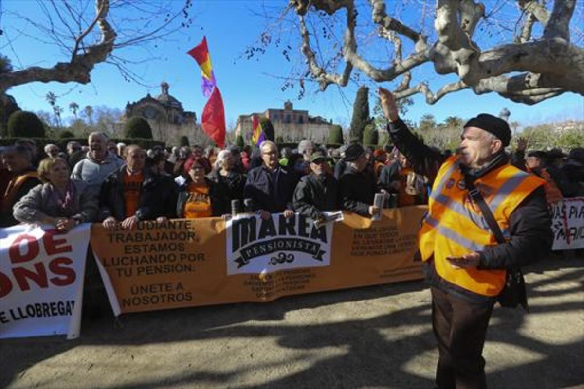 Manifestación de protesta de la organización Marea Pensionista ante el Parlament. Manifestación de protesta de la organización Marea Pensionista ante el Parlament.