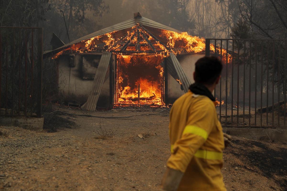 Los incendios que arrasan Chile dejan decenas de muertos
