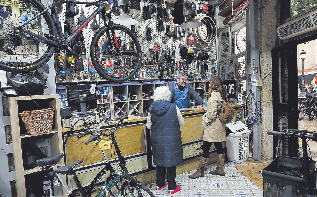 La botiga de bicis més antiga d’Espanya es queda sense successor
