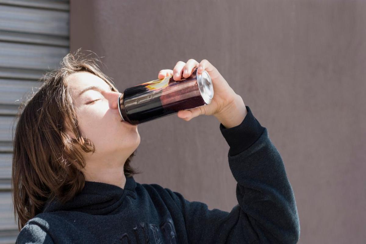 Una asociación pide que se prohíba la venta de bebidas energéticas a niños y adolescentes
