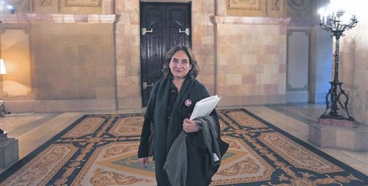 Ada Colau, después de su intervención en la comisión del Parlament sobre las cajas de ahorros. Ada Colau, después de su intervención en la comisión del Parlament sobre las cajas de ahorros.