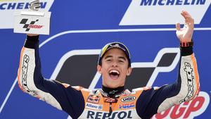 Marc Márquez celebra su victoria en el GP de Aragón de MotoGP.