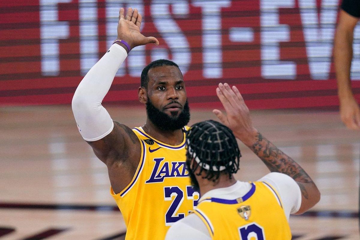 Los Angeles Lakers sacó a relucir el poder totalmente dominante de sus dos grandes estrellas, Anthony Davis y LeBron James. Los Angeles Lakers sacó a relucir el poder totalmente dominante de sus dos grandes estrellas, Anthony Davis y LeBron James.
