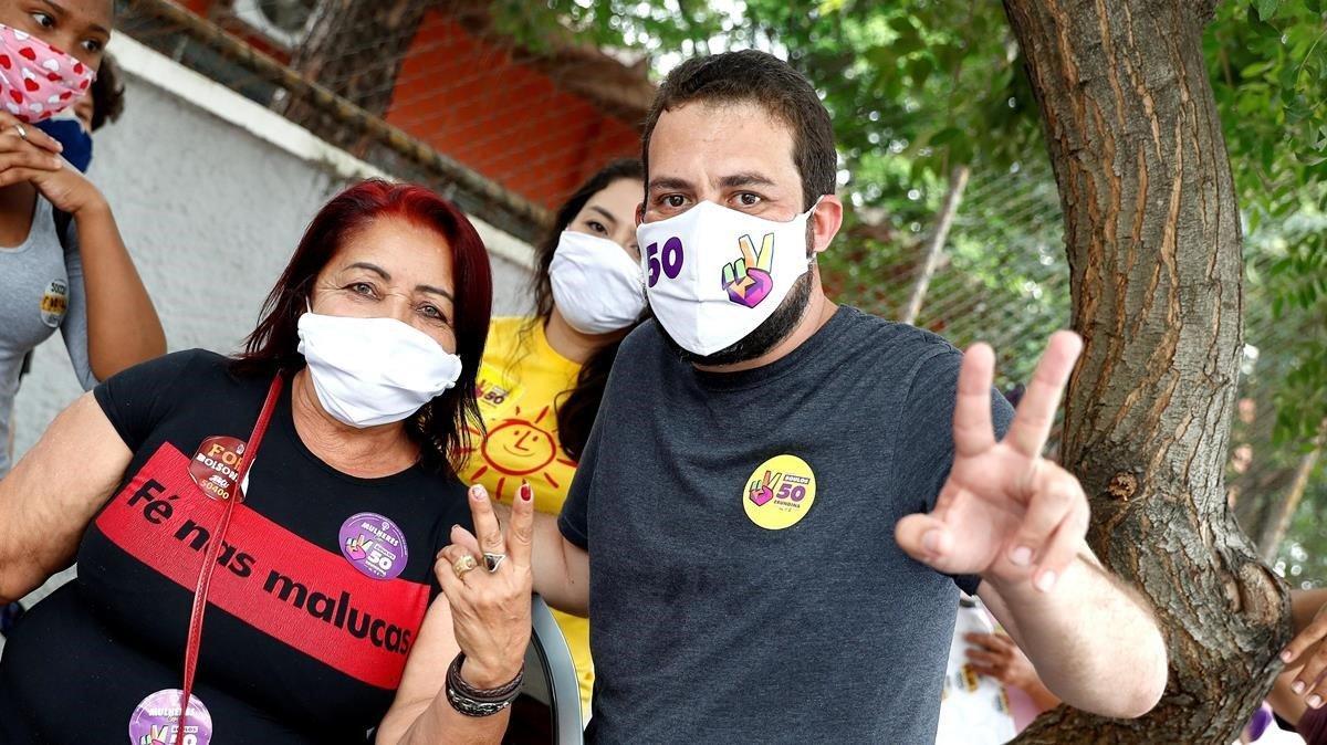 Gilherme Boulos, en un acto de campaña en la periferia de Sao Paulo el pasado 12 de noviembre.