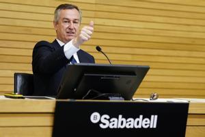 El consejero delegado del Sabadell, César González Bueno, durante la presentación de los resultados.