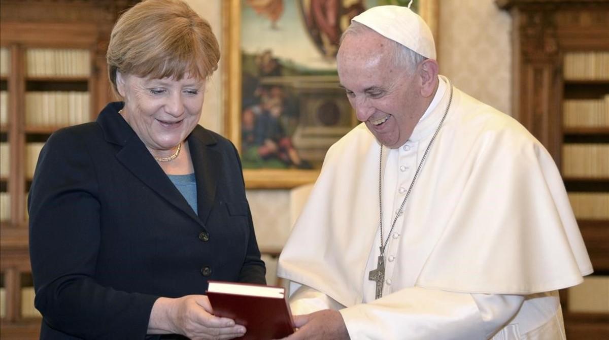 El papa Francisco con Angela Merkel.