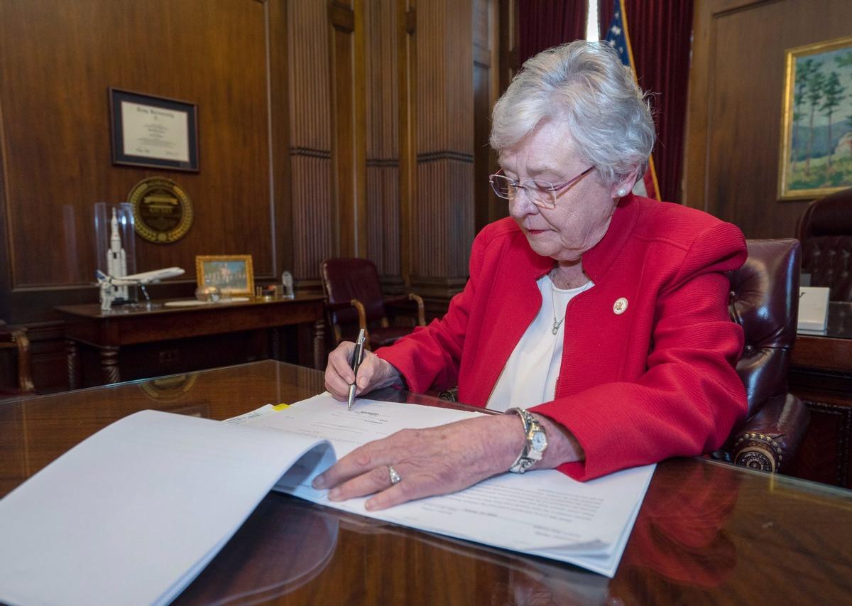 La gobernadora de Alabama, Kay Ivey, en 2019.