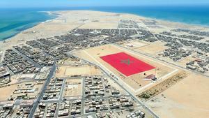 Vista aérea de Dakhla (también llamada Dajla), la antigua Villa Cisneros, capital de la que fue provincia sahariana española de Río de Oro.