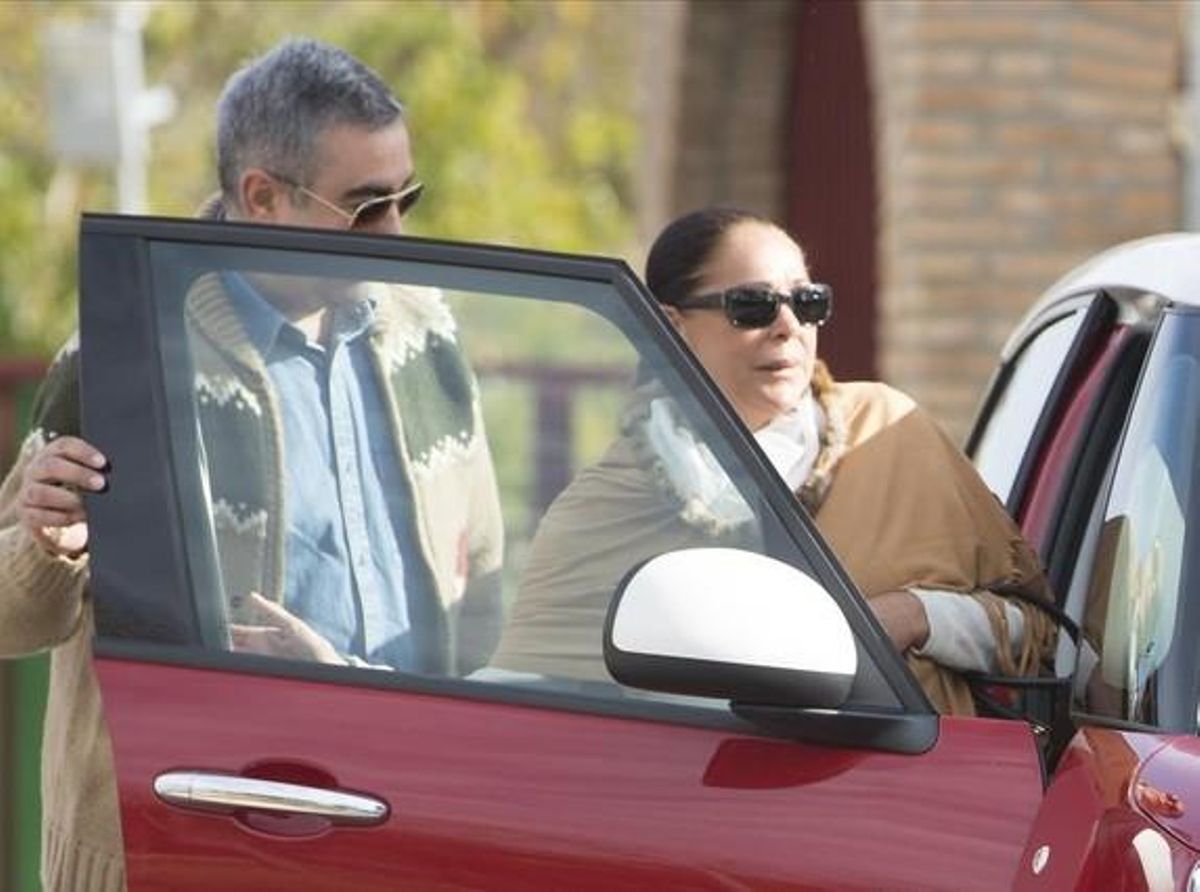 Isabel Pantoja abandona este lunes la cárcel de Alcalá de Guadaíra, en compañía de su hermano Agustín. Isabel Pantoja abandona este lunes la cárcel de Alcalá de Guadaíra, en compañía de su hermano Agustín.